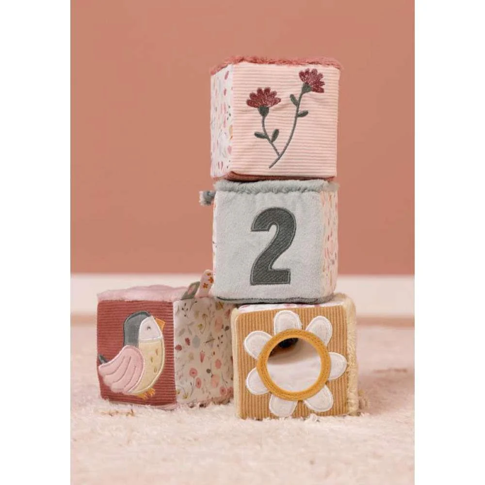 Little Dutch 4 Cubos Soft de Atividades Flores - Image 5