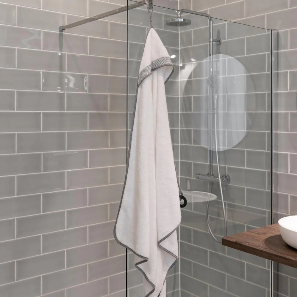 Toalha de Banho XL com Capuz e Anel Doomoo Dry´N Play Branco - Image 9