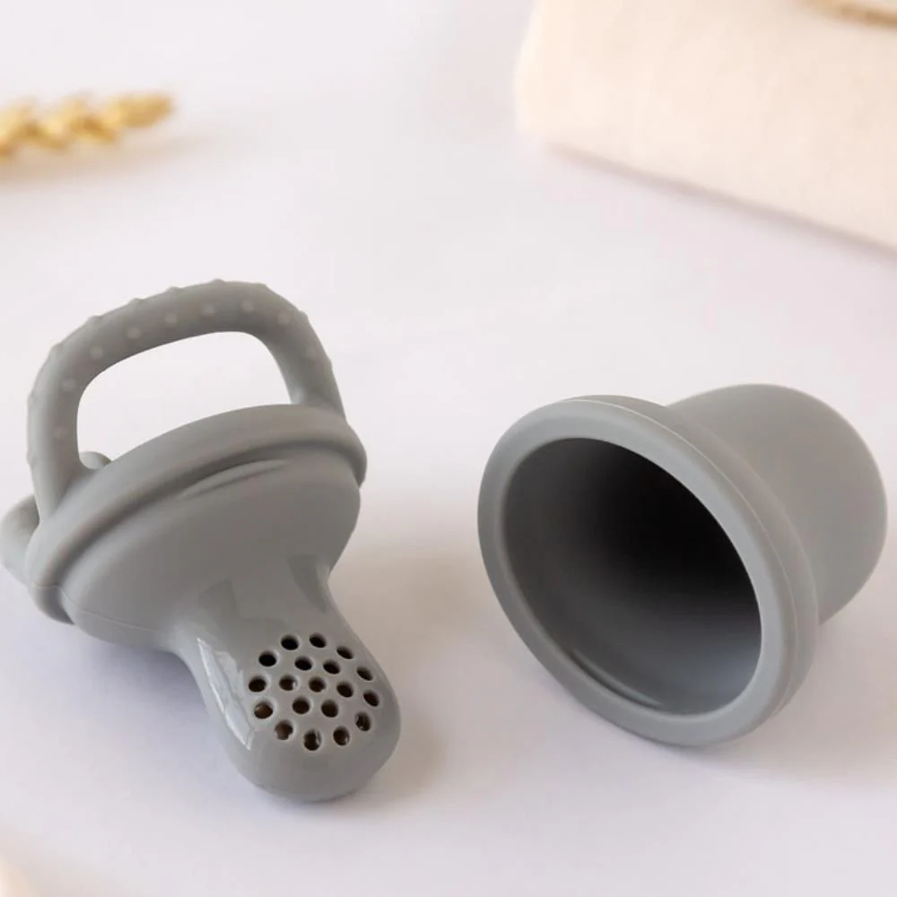 Dispensador de Alimentos em Silicone com Tampa KioKids Cinza - Image 4