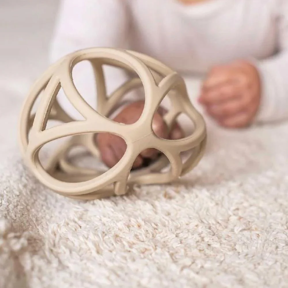 Bola Mordedor em Silicone Little Dutch Sand Bege - Image 4