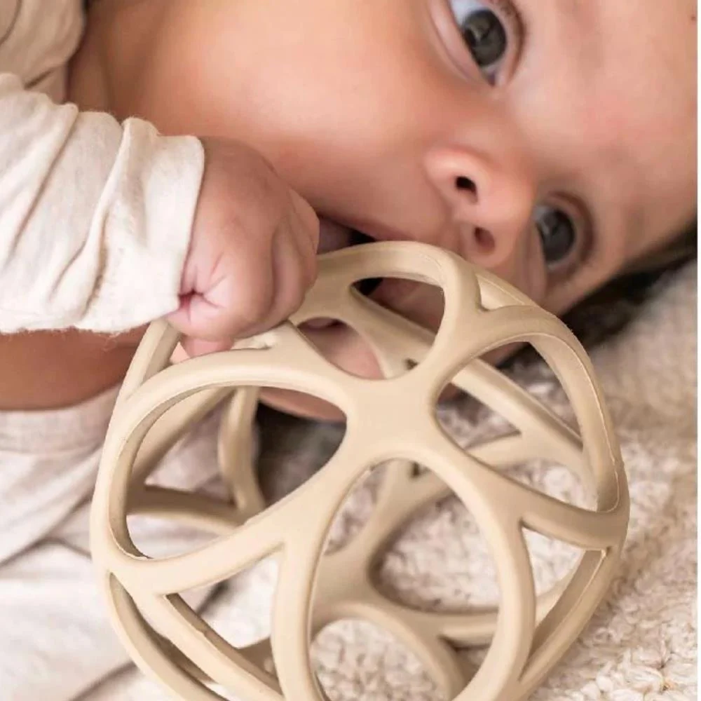 Bola Mordedor em Silicone Little Dutch Sand Bege - Image 5