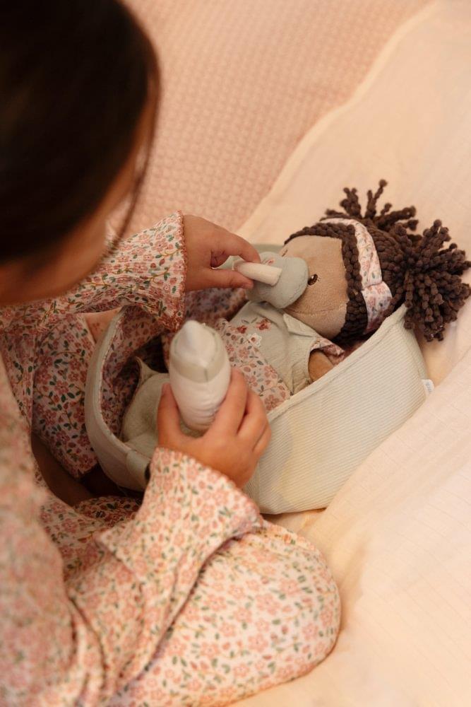 Boneca Bebé de Peluche Little Dutch Evi com Alcofa - Image 14