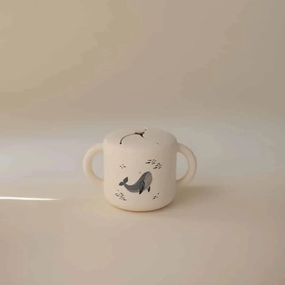 Taça para Snacks em Silicone Mushie Whales - Image 3
