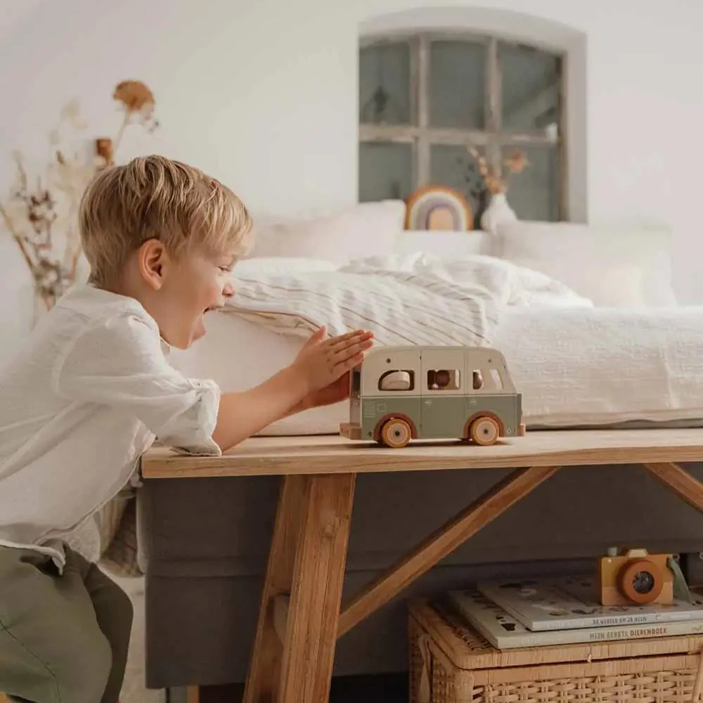 Vintage Camper Van e Família de Férias Little Dutch em Madeira - Image 7
